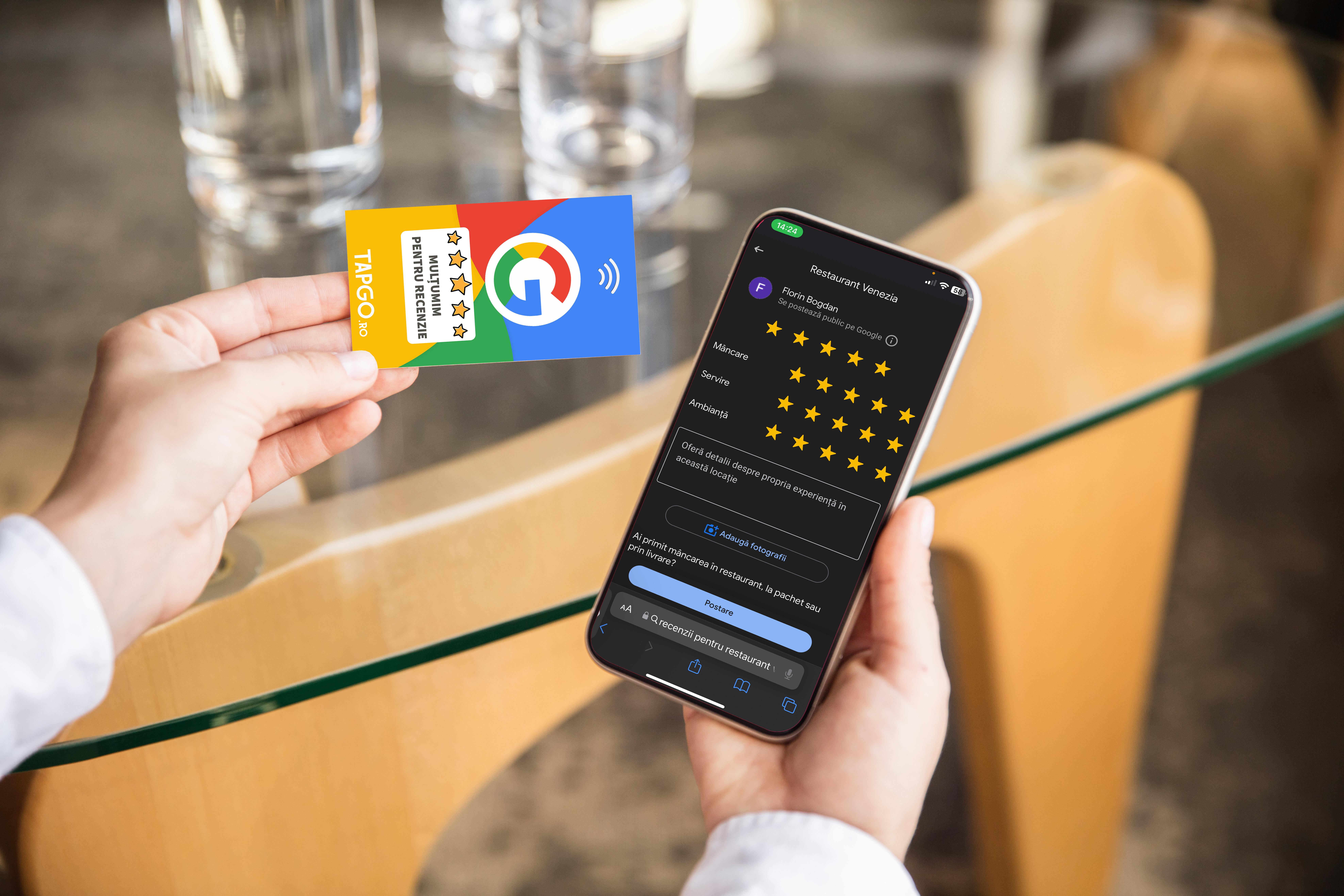 Concetto di prodotto TapGO che mostra una scheda di recensione NFC e uno smartphone che apre un'interfaccia Google review.